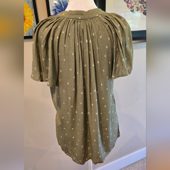 Sage Star Print Women's short sleeve button up Top - Picture 4 of 8